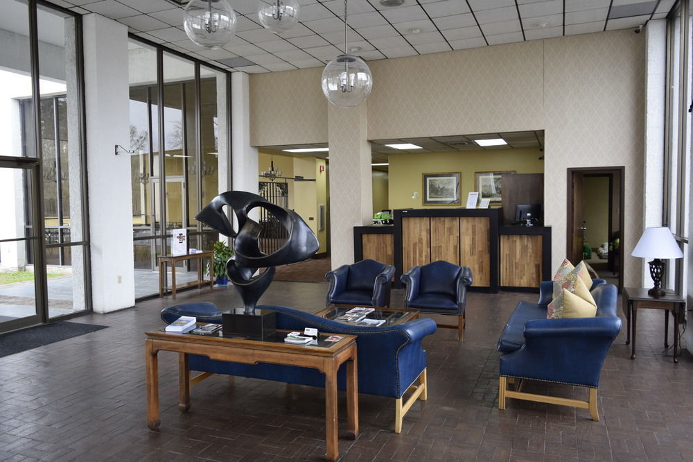 Landmark Inn Хартсвилл Экстерьер фото