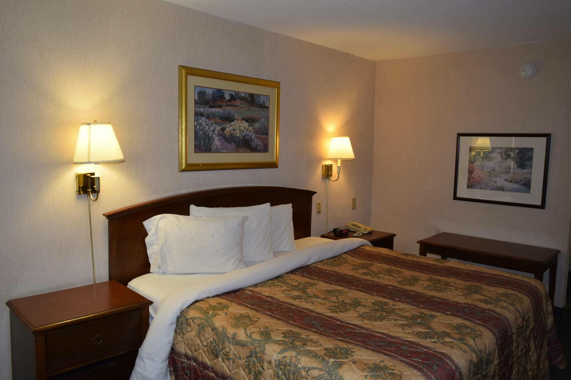 Landmark Inn Хартсвилл Экстерьер фото