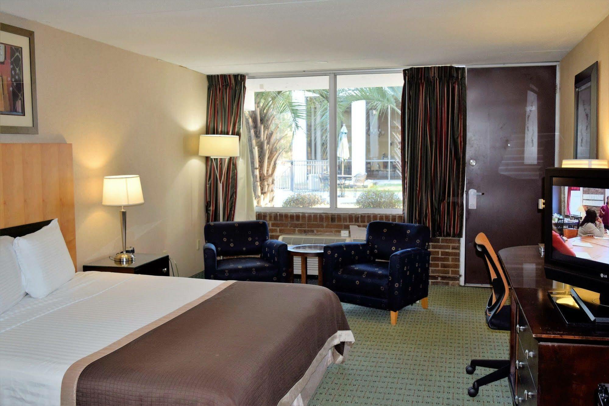 Landmark Inn Хартсвилл Экстерьер фото
